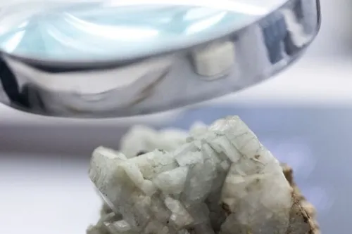 چین درباره ی مجوزهای صادرات عناصر نادر خاکی کوتاه آمد